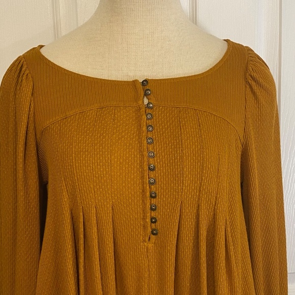 FREE PEOPLE Devin Mustard Textured Knit Henley Bishop Sleeve Boho Peasant Top XS - Picture 5 of 13